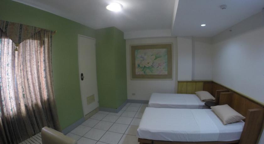 Urban Inn Iloilo Powered By Cocotel Екстериор снимка