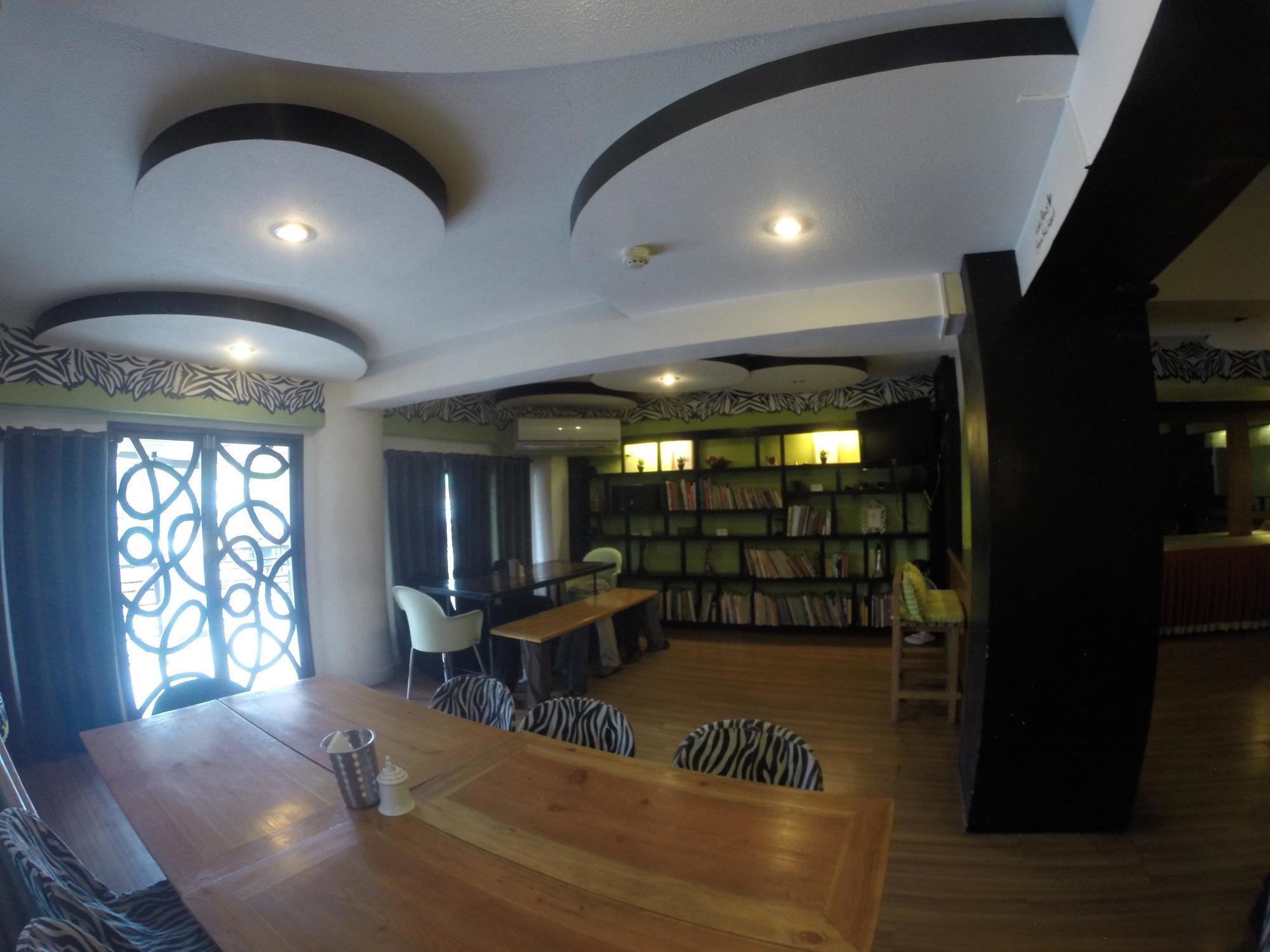 Urban Inn Iloilo Екстериор снимка